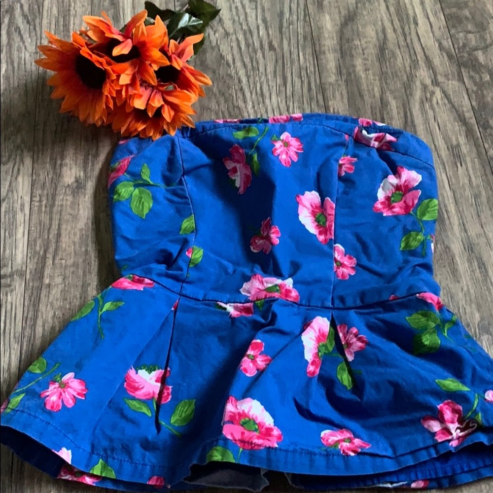 Hollister flounced shirt 🌻